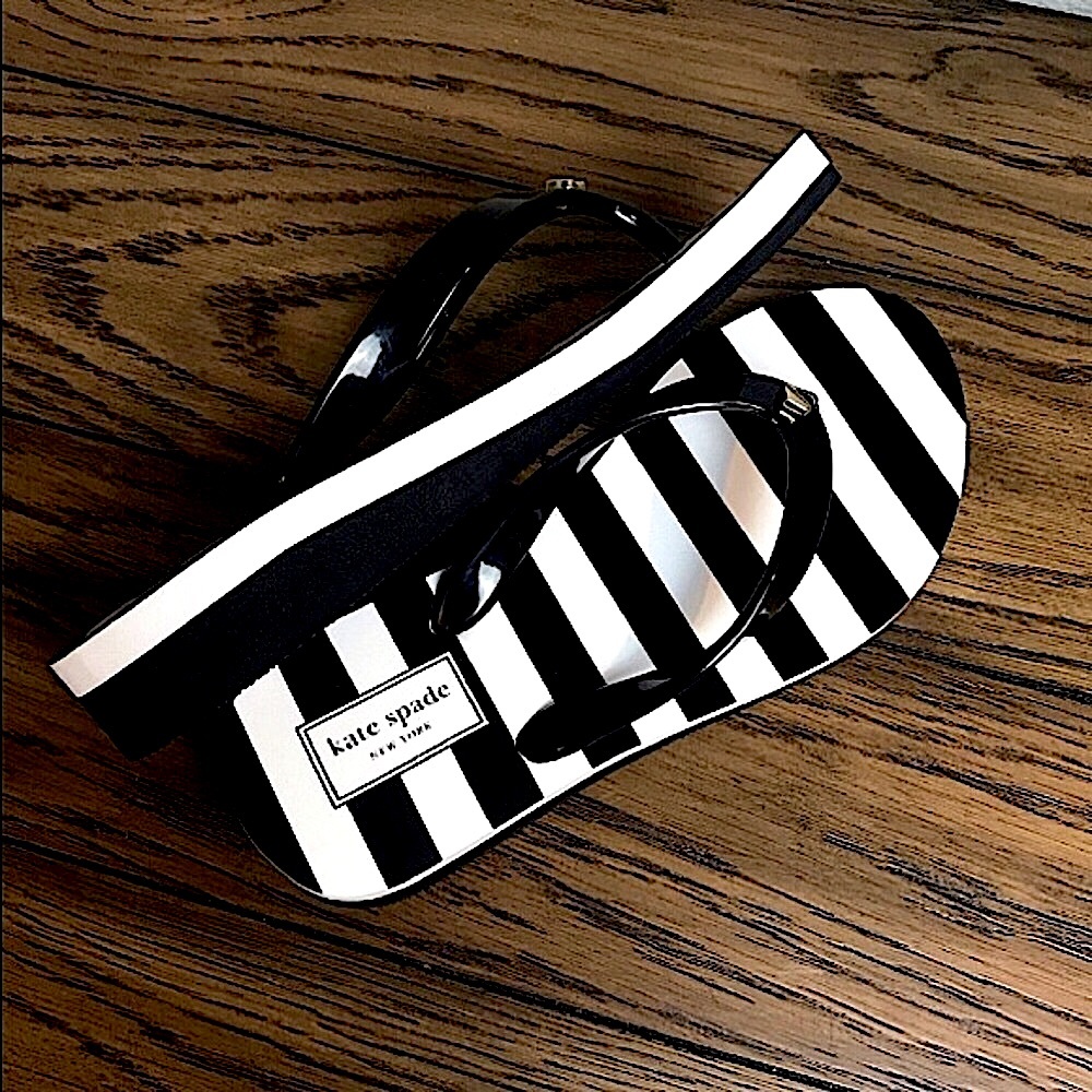 🆕🔥KATE SPADE(MILLI STLYLE)SUPER CUTE&STYLISH BLACK&WHITE♠️IN SILVERTHONG 🩴